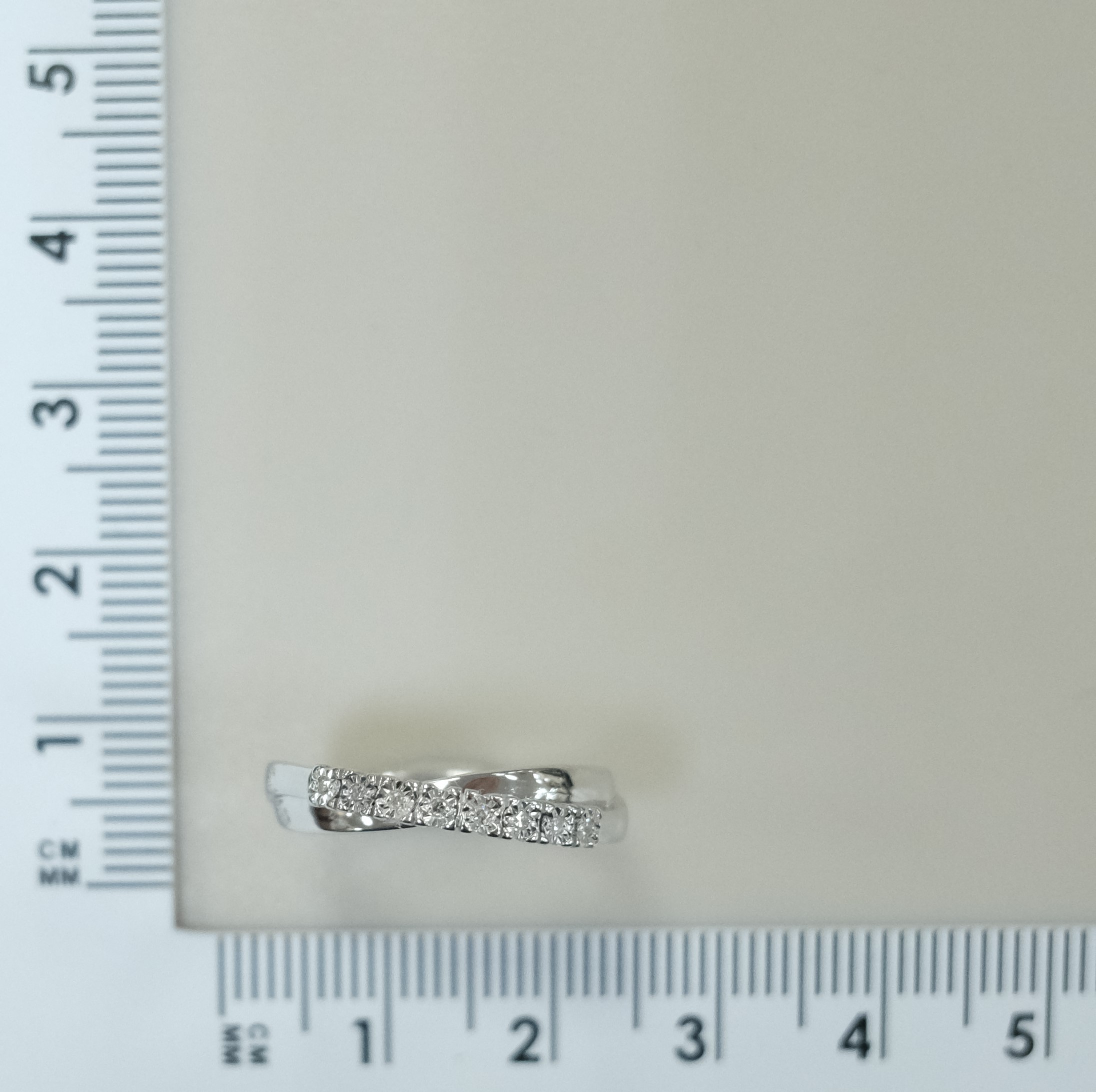 Серебряное кольцо с бриллиантами